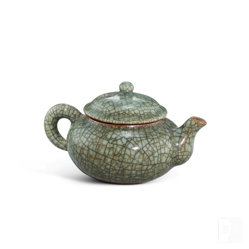 A Ge-type teapot and cover, Qing dynasty, 18th century | 清十八世紀 仿哥釉茶壺 - 图1
